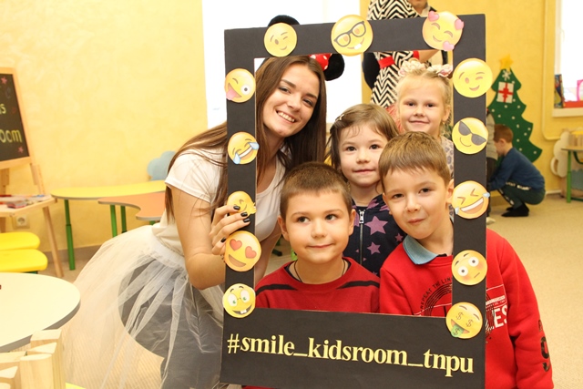 Переможці естафет в інста-рамці #smile_kidsroom_tnpu